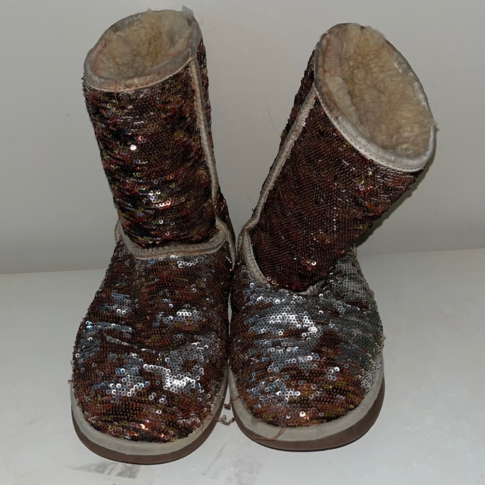 Sequin short Uggs